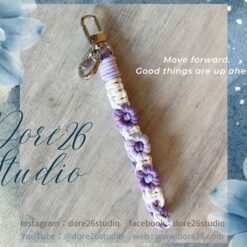 Alternative view of 手工編織花卉流蘇鑰匙圈手機繩，金屬扣環裝飾手機吊飾，柔和粉彩色調